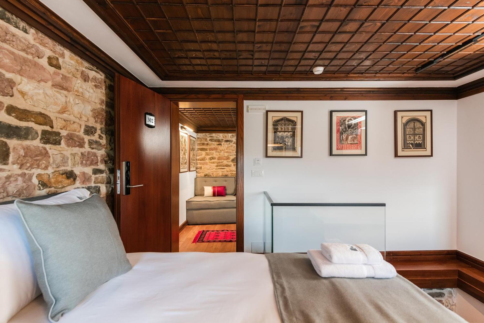 Dam Stone Boutique Hotel Gjirokastër Exteriör bild