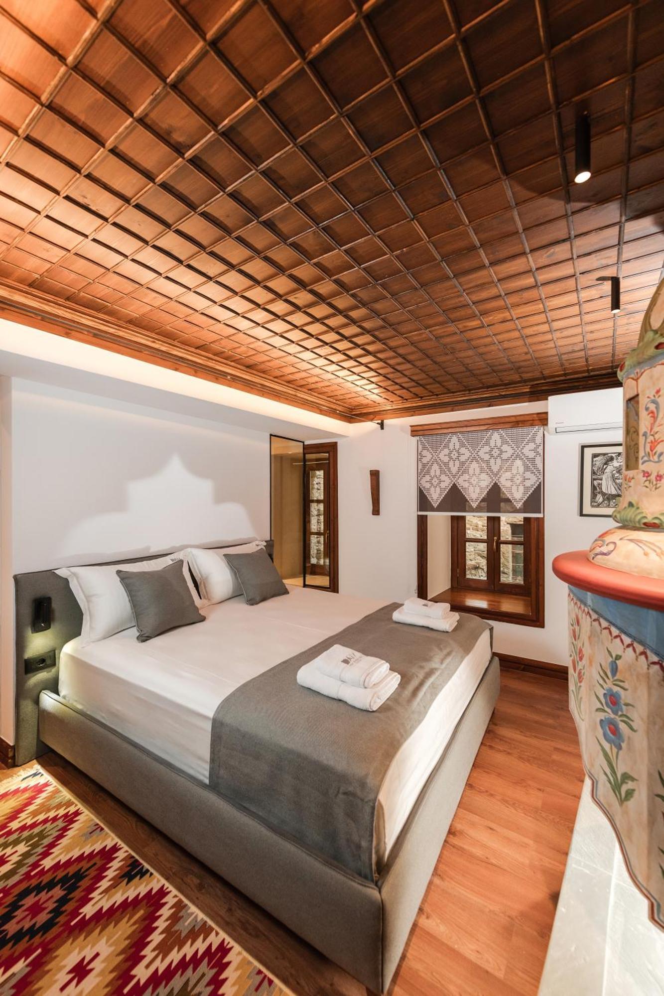 Dam Stone Boutique Hotel Gjirokastër Exteriör bild