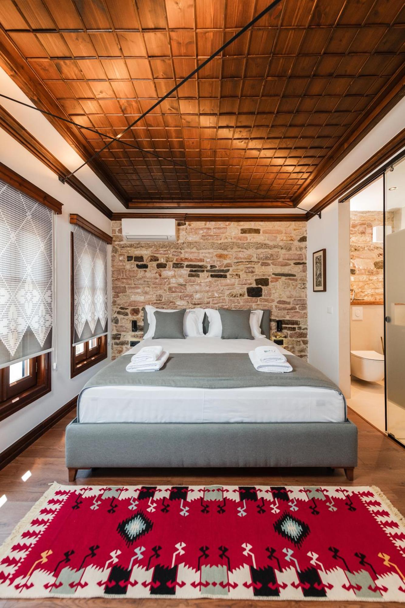 Dam Stone Boutique Hotel Gjirokastër Exteriör bild
