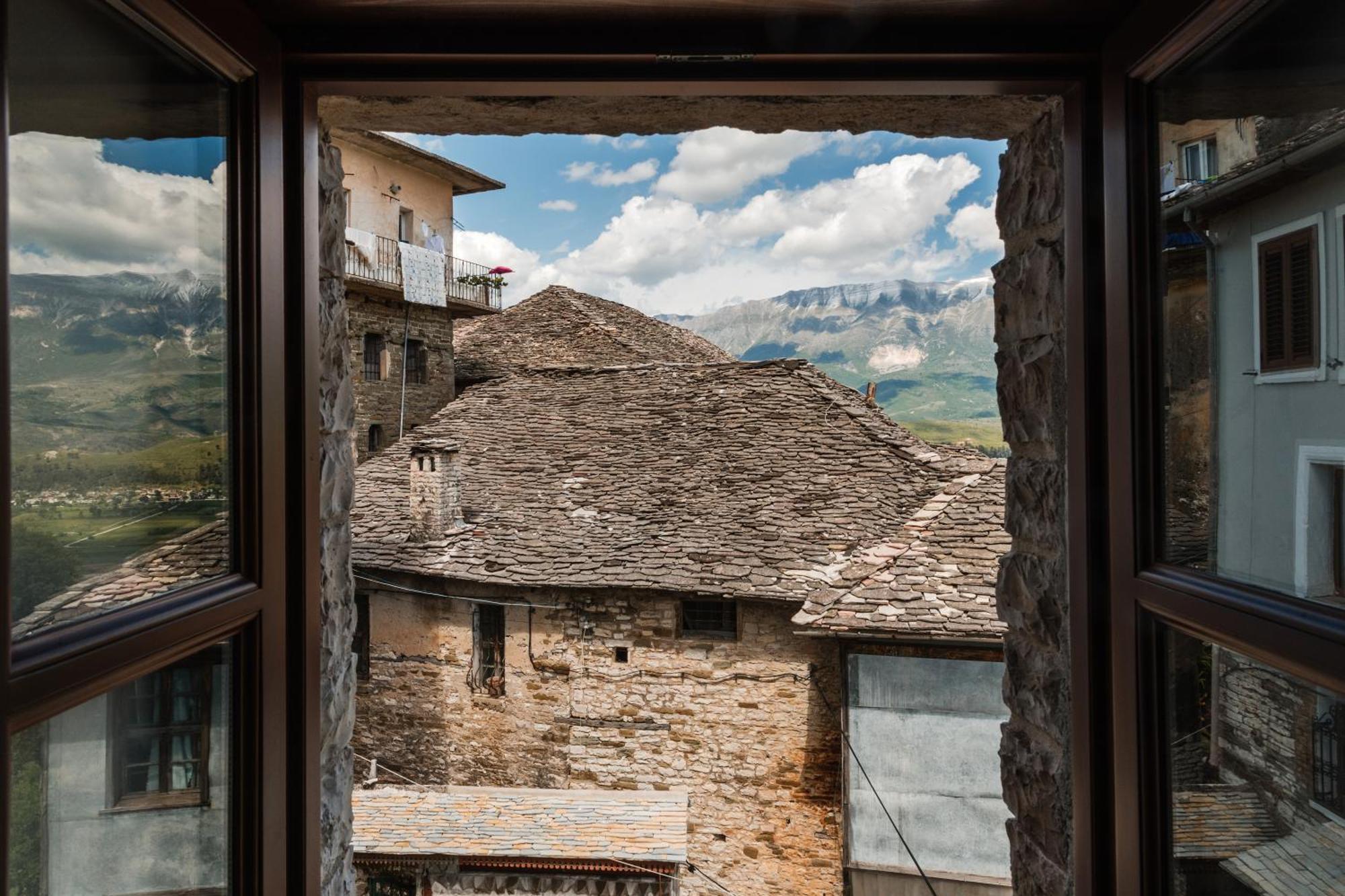 Dam Stone Boutique Hotel Gjirokastër Exteriör bild
