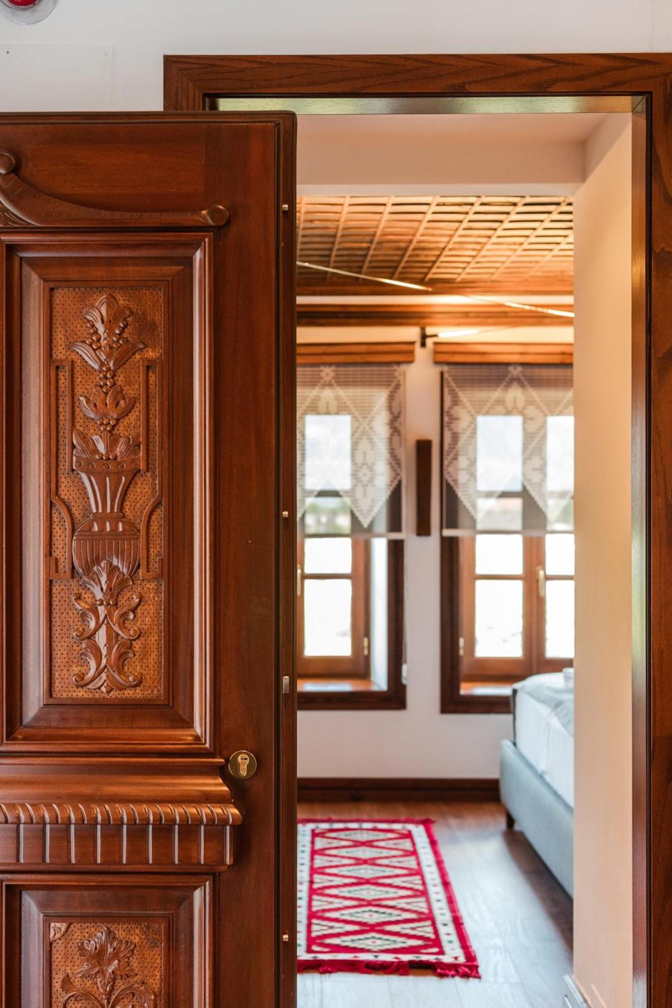 Dam Stone Boutique Hotel Gjirokastër Exteriör bild
