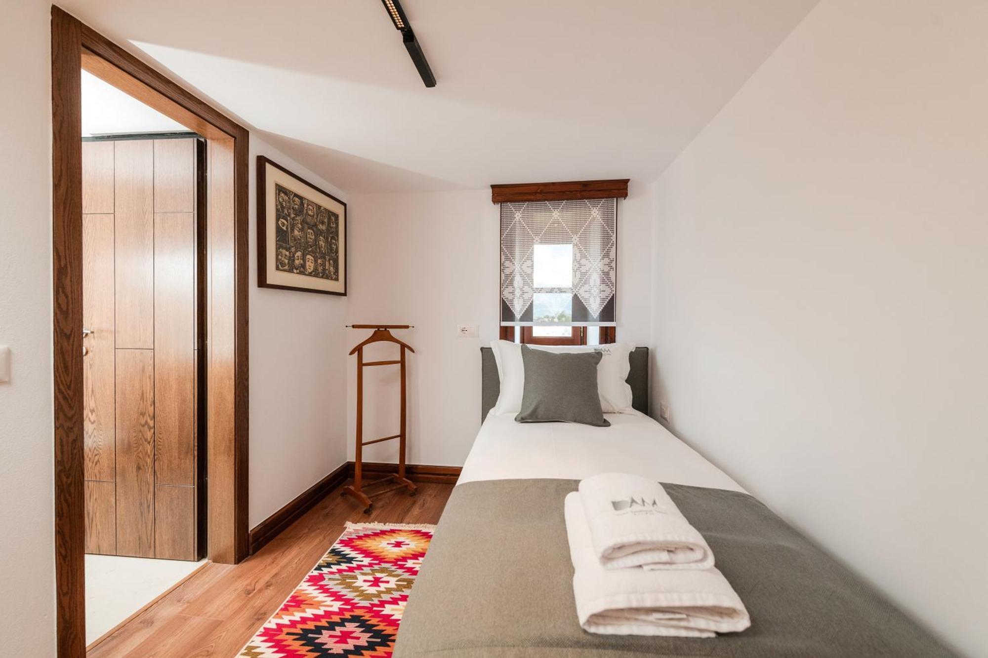 Dam Stone Boutique Hotel Gjirokastër Exteriör bild