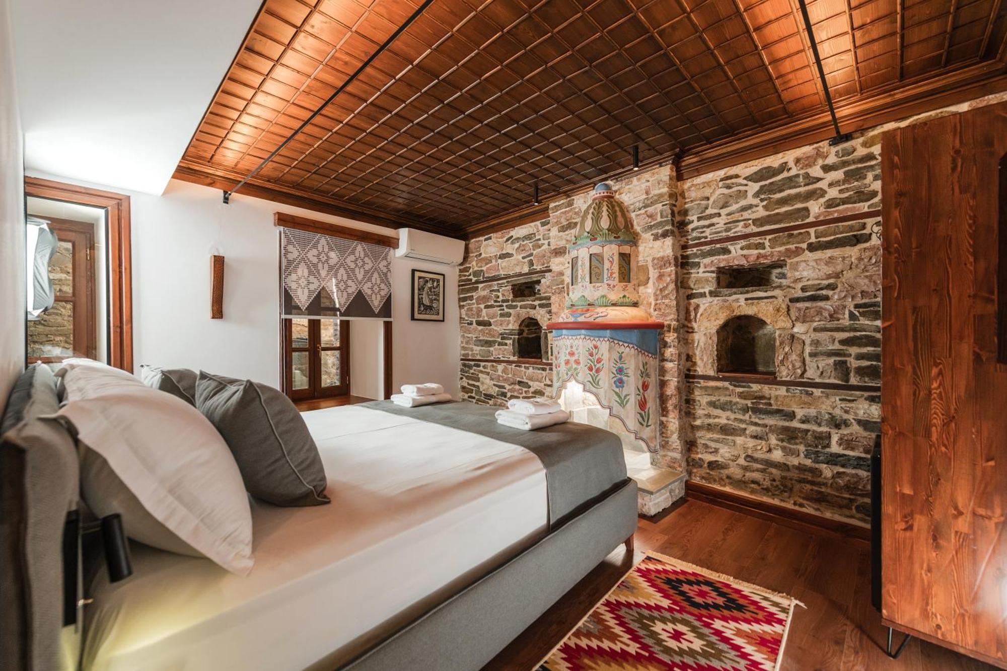 Dam Stone Boutique Hotel Gjirokastër Exteriör bild
