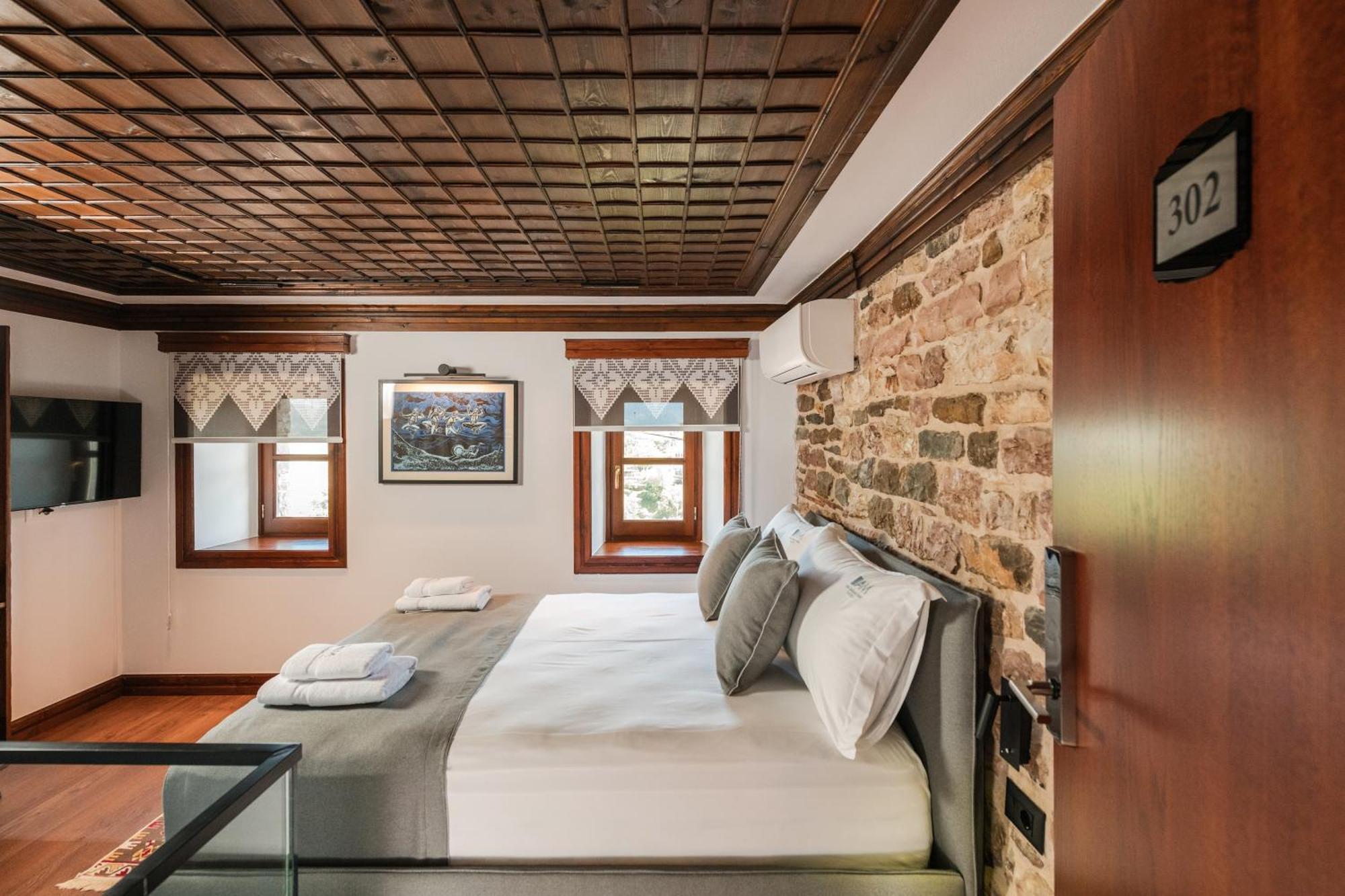 Dam Stone Boutique Hotel Gjirokastër Exteriör bild
